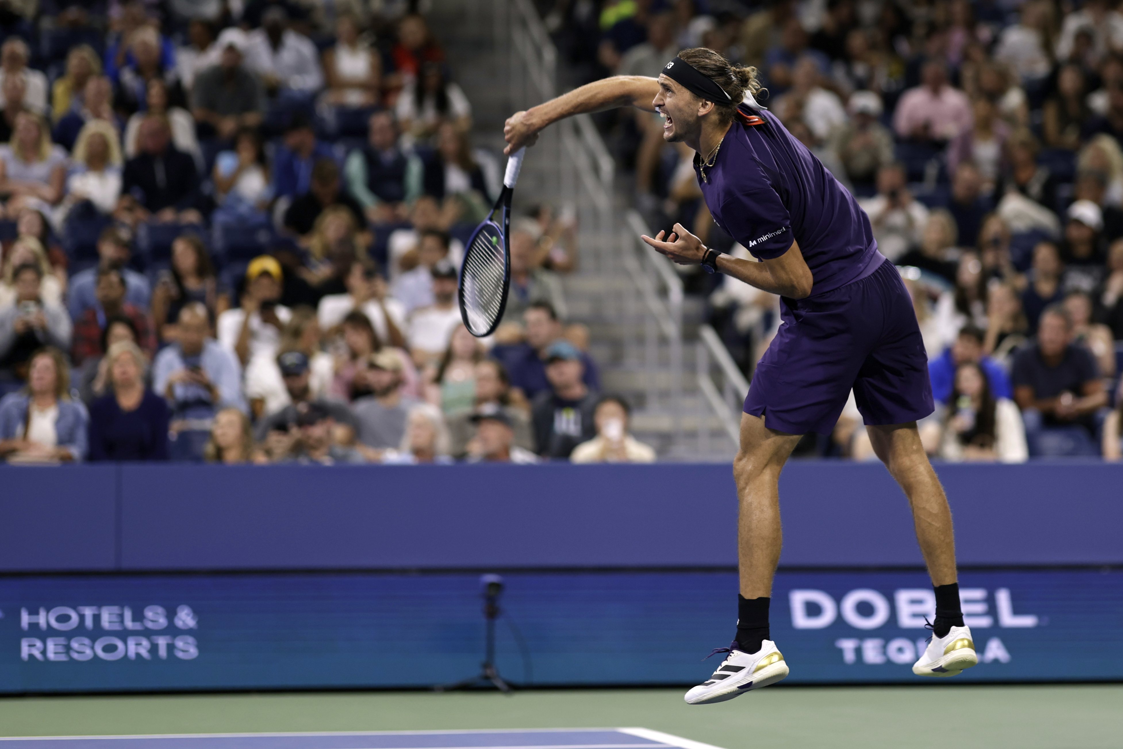 美网力克澳网，兹维列夫统治全场