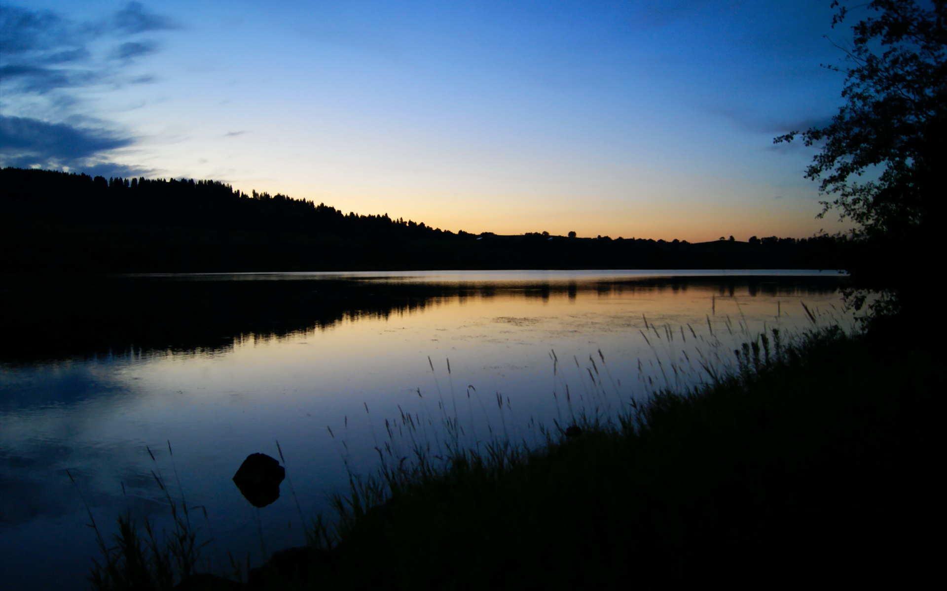 奥纳纳,在德甲争冠夜的雷电中站成山峰